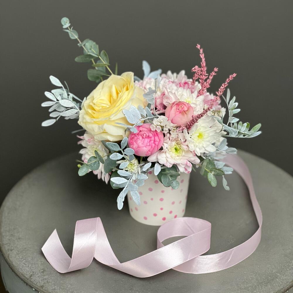 https://content2.flowwow-images.com/data/flowers/1000x1000/79/1674109283_16631979.jpg